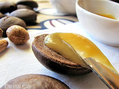 Dolce al cacao senza uova – con crema di miele e mandorle